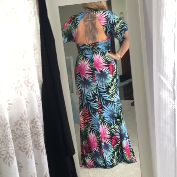 Elegant tropical dress - Picture 3 of 3